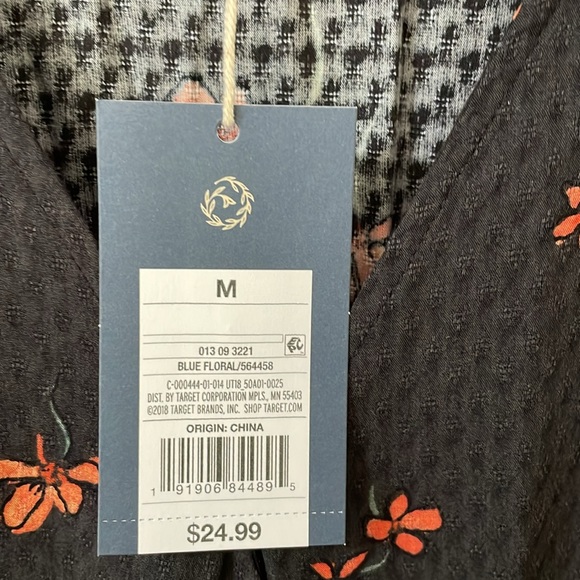 Universal thread NWT black floral wrap dress - Picture 3 of 6